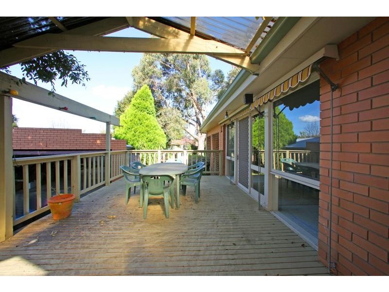 50 Folkstone Crescent, Ferntree Gully VIC 3156