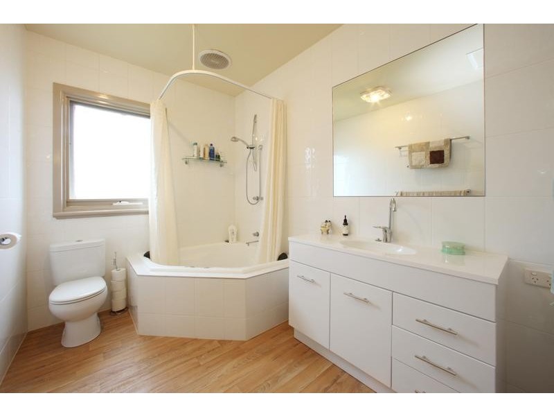 27 The Avenue, Ferntree Gully VIC 3156