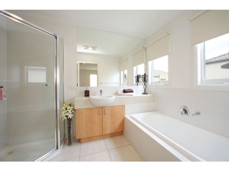 111 Sovereign Manors Crescent, Rowville VIC 3178