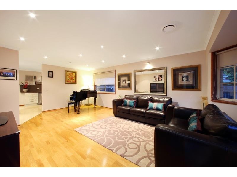 8 Christian Court, Rowville VIC 3178
