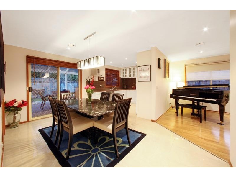 8 Christian Court, Rowville VIC 3178
