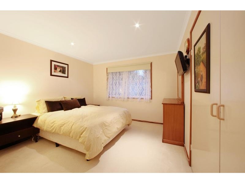8 Christian Court, Rowville VIC 3178