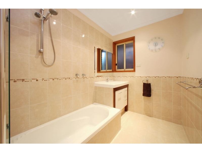 8 Christian Court, Rowville VIC 3178