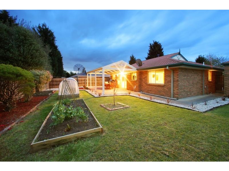 8 Christian Court, Rowville VIC 3178