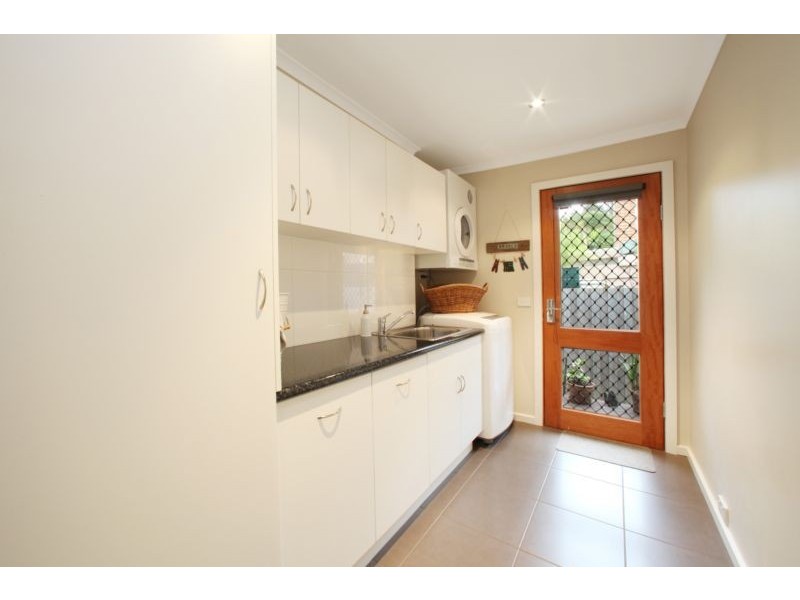 18 Bridgewater Way, Rowville VIC 3178