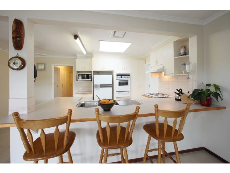 27 Michele Drive, Scoresby VIC 3179