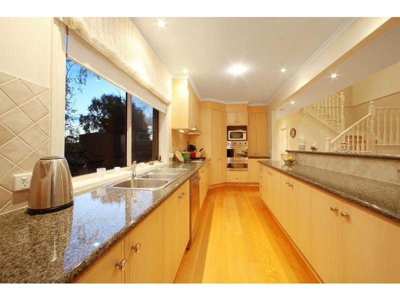 26 Sovereign Crest Boulevard, Rowville VIC 3178