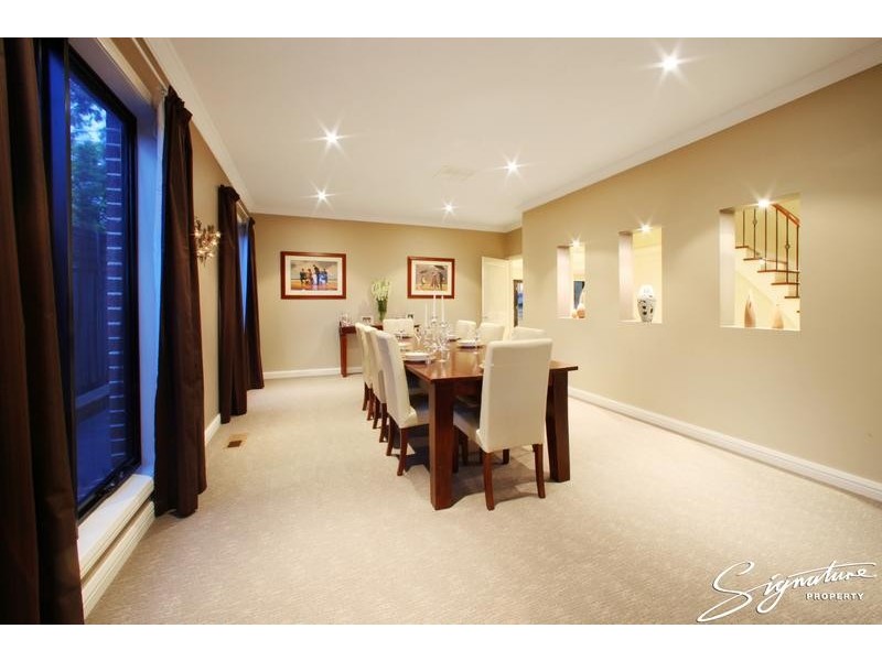 18 Finsbury Close, Rowville VIC 3178