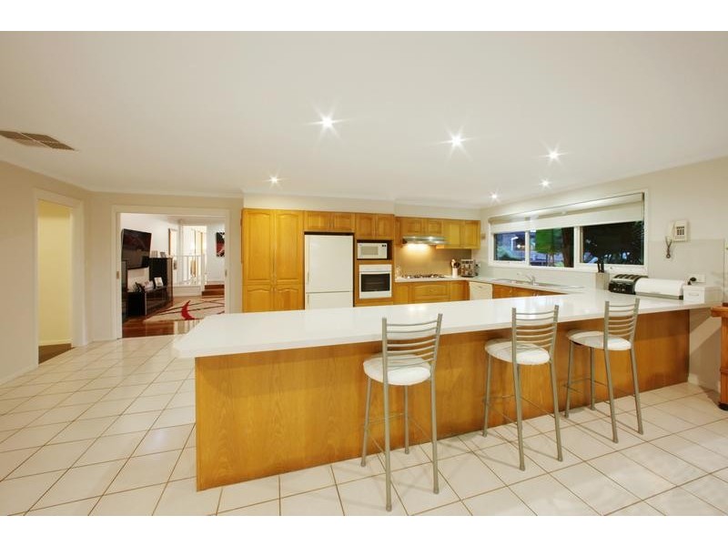 42 Mantung Crescent, Rowville VIC 3178