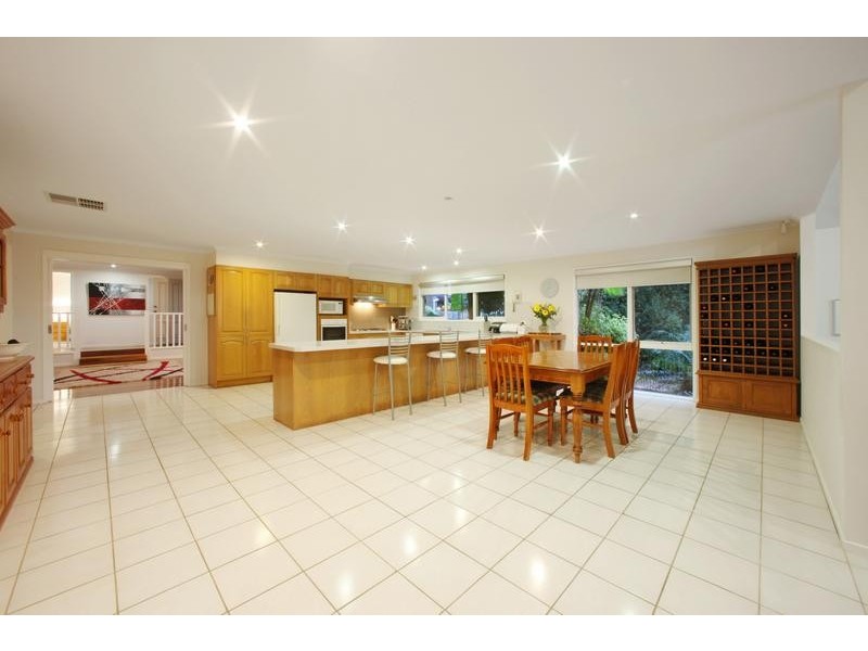 42 Mantung Crescent, Rowville VIC 3178