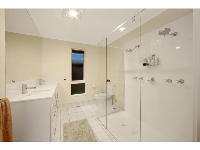 42 Mantung Crescent, Rowville VIC 3178