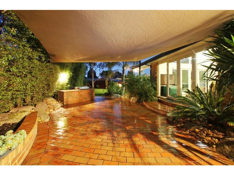 42 Mantung Crescent, Rowville VIC 3178