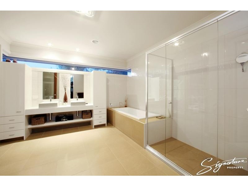 16 Hill Edge Court, Lysterfield South VIC 3156