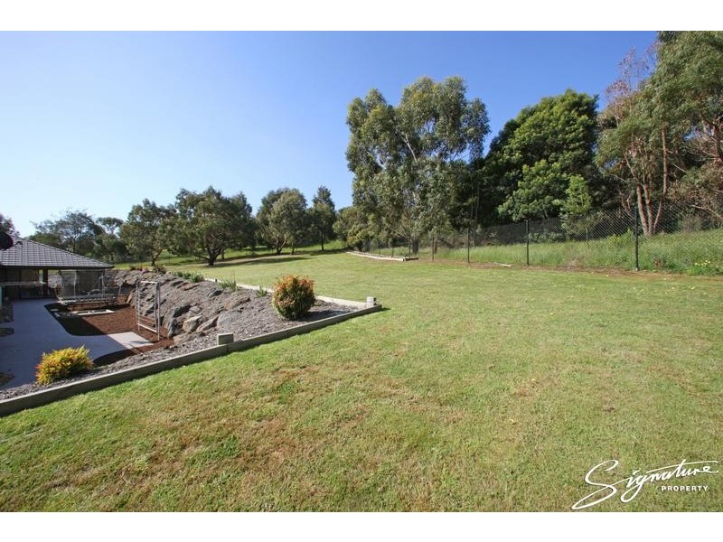 16 Hill Edge Court, Lysterfield South VIC 3156