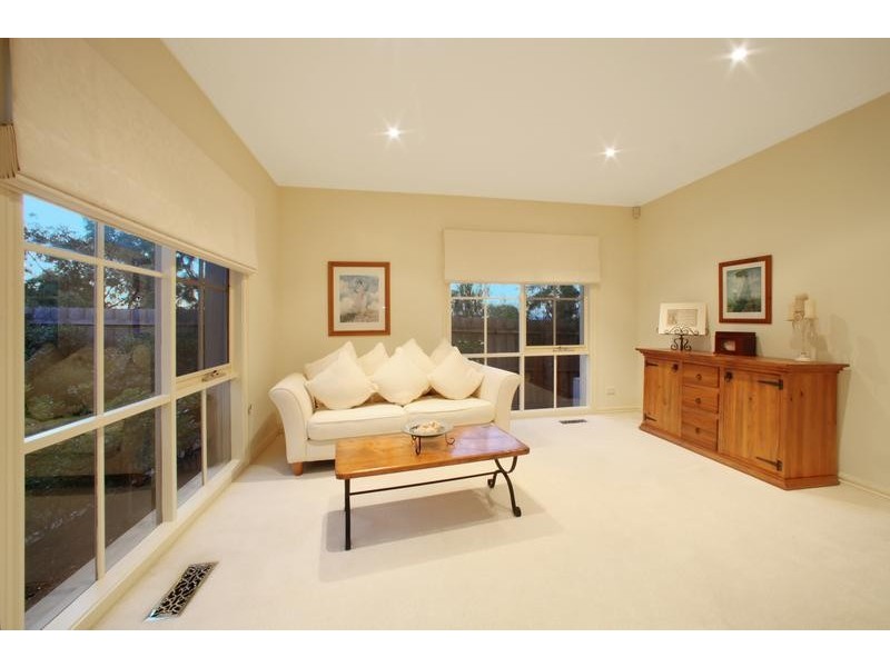 8 Harptree Close, Rowville VIC 3178