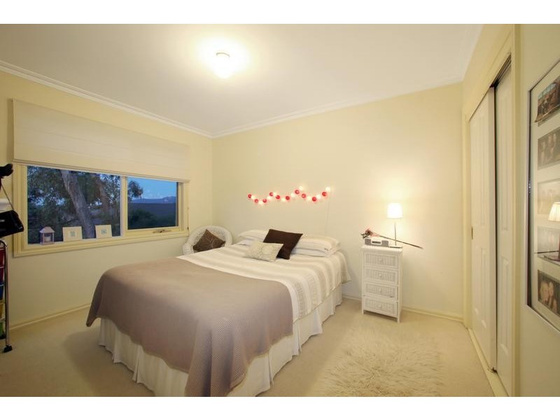 8 Harptree Close, Rowville VIC 3178