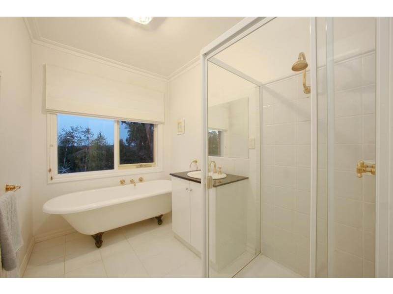 8 Harptree Close, Rowville VIC 3178