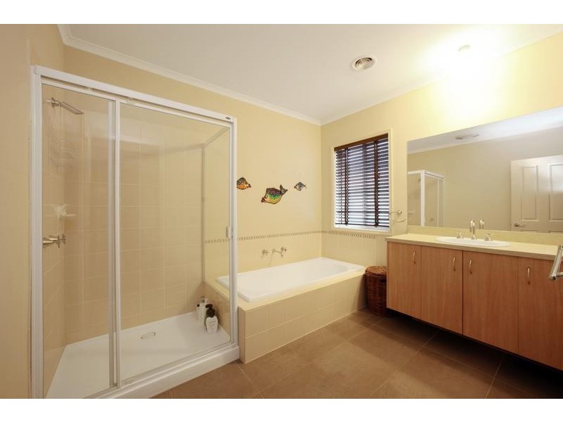 16 Ellendale Street, Rowville VIC 3178