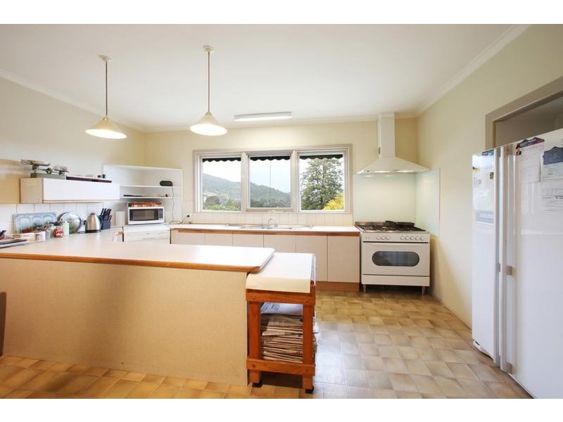 27 The Avenue, Ferntree Gully VIC 3156