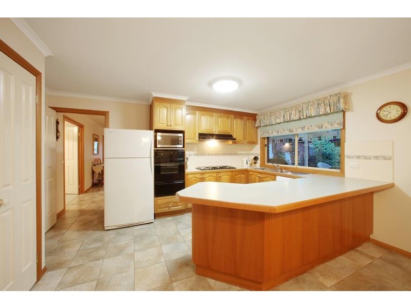 8 Hampden Court, Rowville VIC 3178