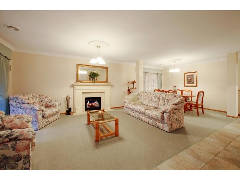 8 Hampden Court, Rowville VIC 3178