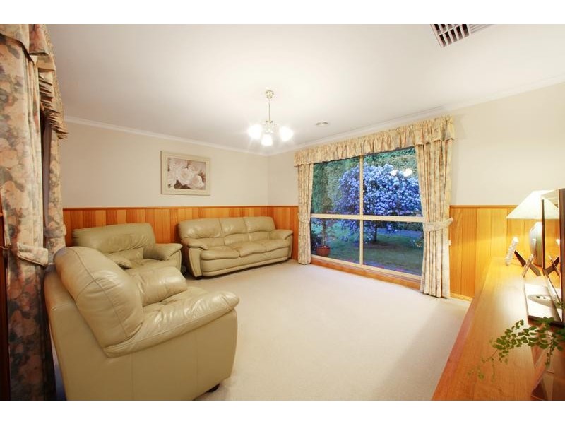 8 Hampden Court, Rowville VIC 3178