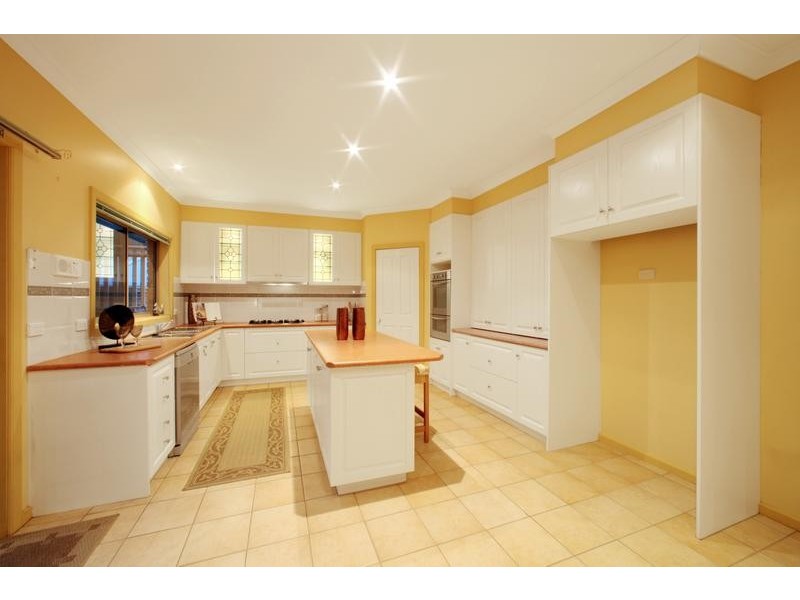 24 Oaktree Rise, Lysterfield VIC 3156