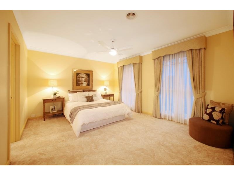 24 Oaktree Rise, Lysterfield VIC 3156