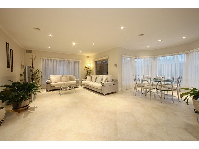 64 Langhorne Crescent, Rowville VIC 3178