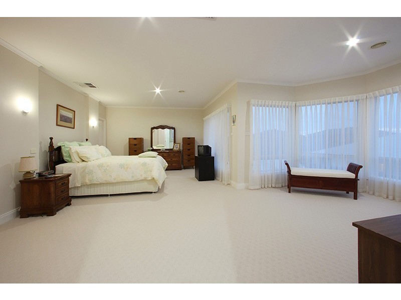 64 Langhorne Crescent, Rowville VIC 3178