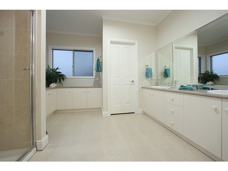 64 Langhorne Crescent, Rowville VIC 3178