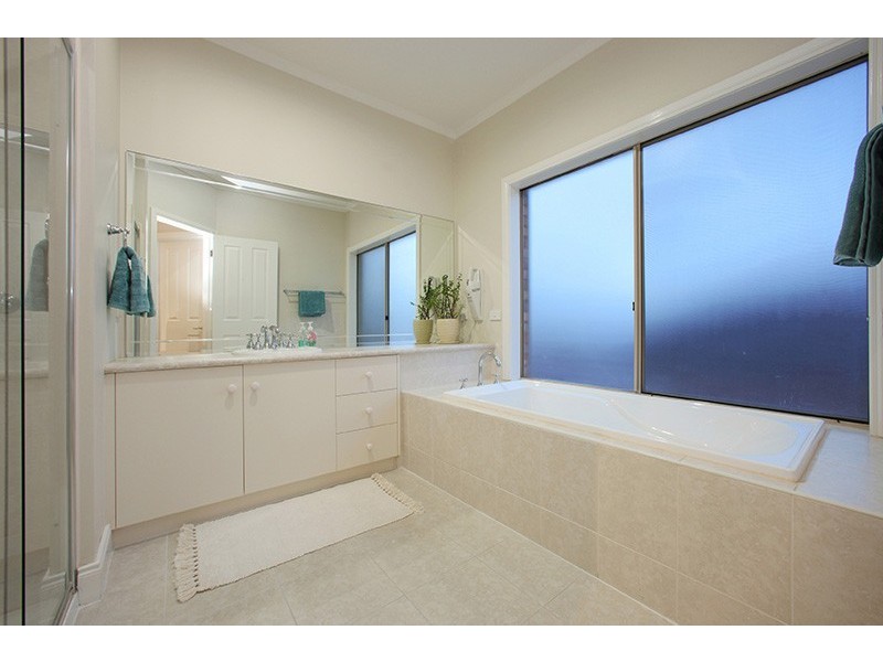 64 Langhorne Crescent, Rowville VIC 3178