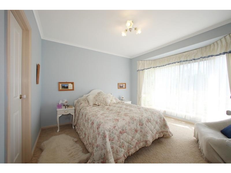 18 Natasha Close, Ferntree Gully VIC 3156