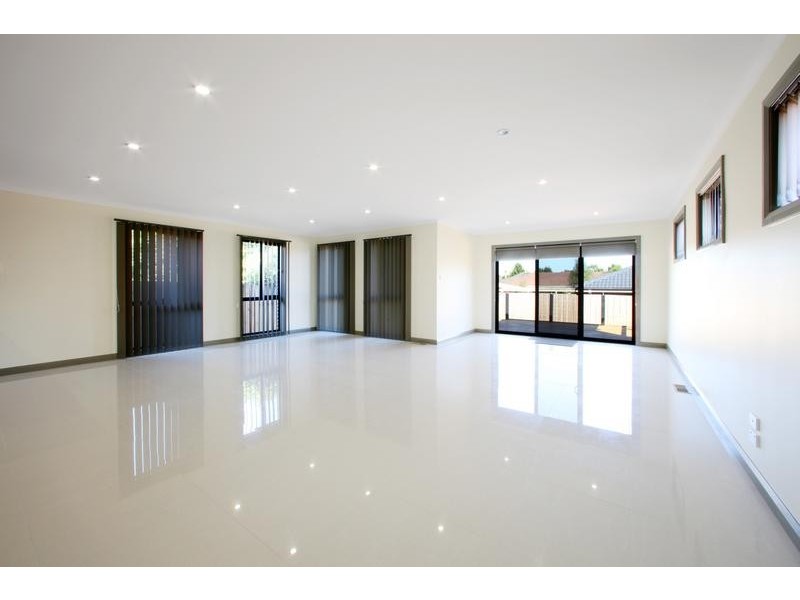 320 Dandelion Drive, Rowville VIC 3178