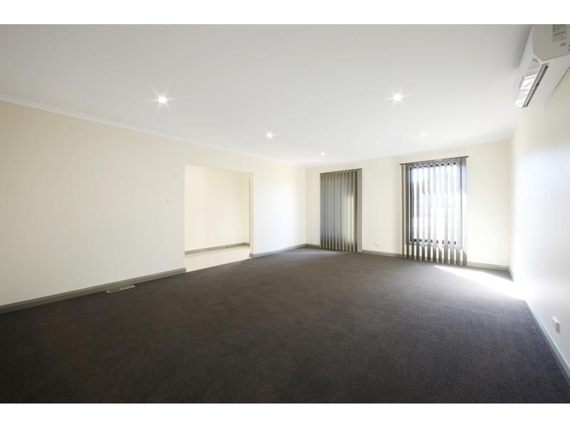 320 Dandelion Drive, Rowville VIC 3178