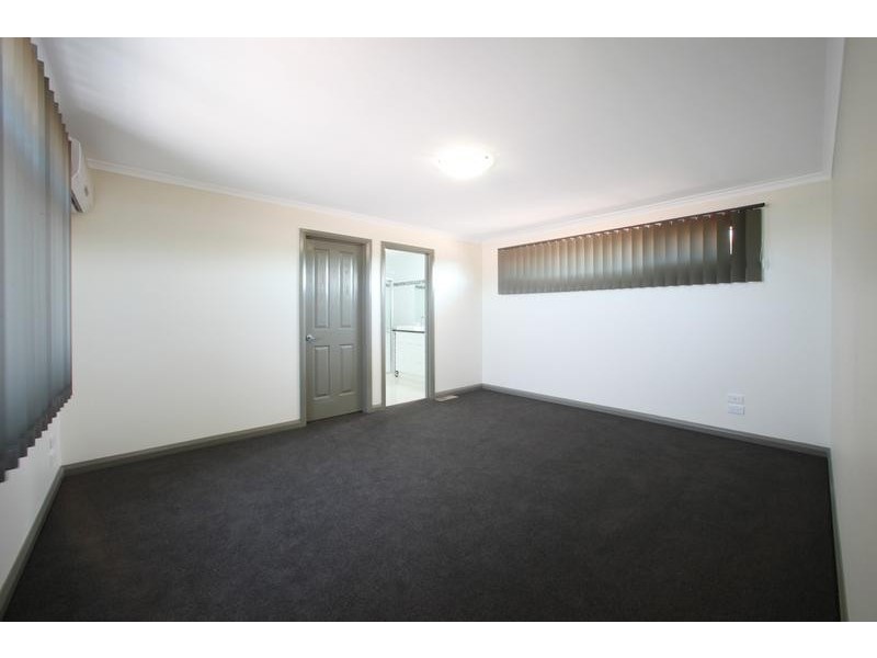 320 Dandelion Drive, Rowville VIC 3178