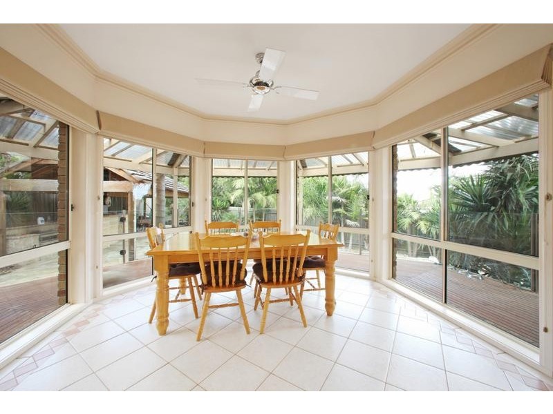 15 Finsbury Close, Rowville VIC 3178