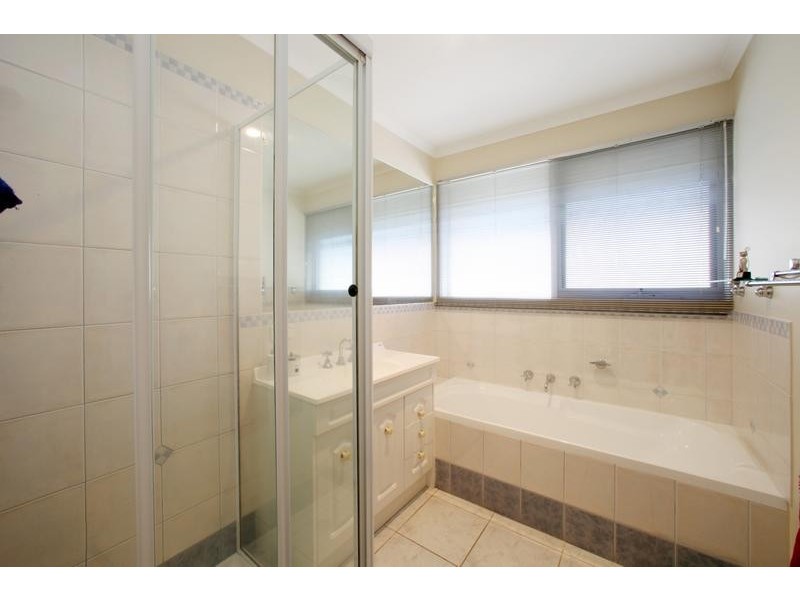 33 Willow Avenue, Rowville VIC 3178