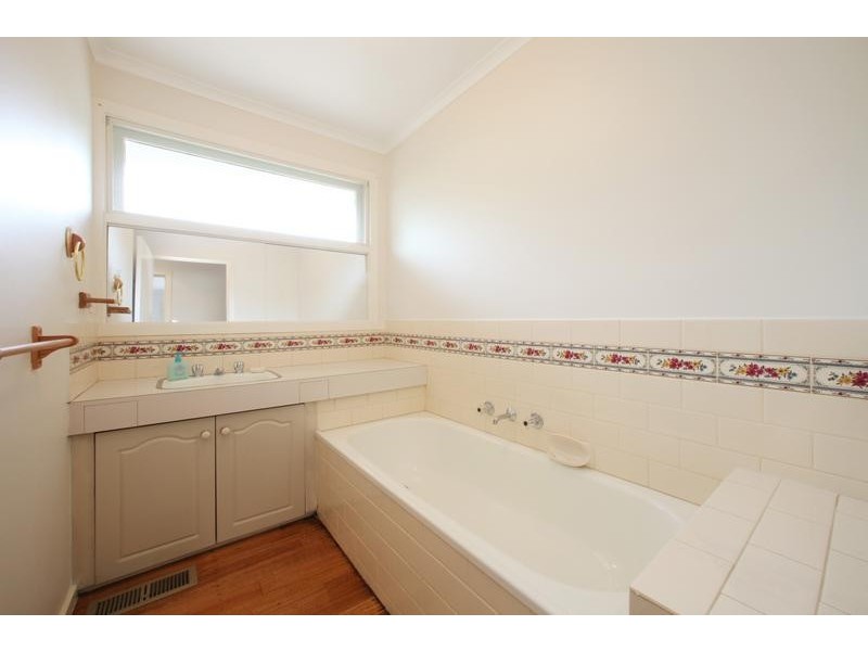18 Sandgate Boulevard, Ferntree Gully VIC 3156