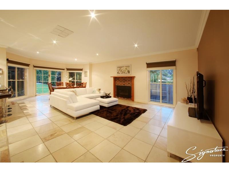 6 Gladesville Close, Lysterfield South VIC 3156