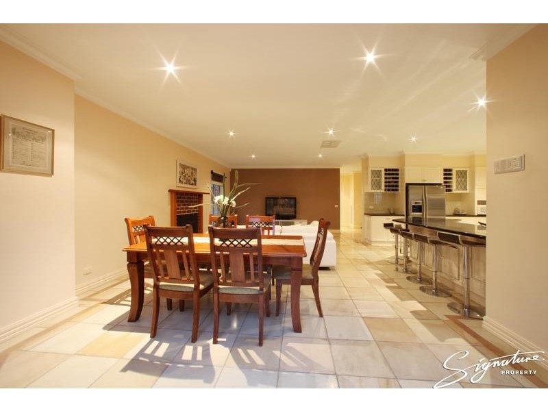 6 Gladesville Close, Lysterfield South VIC 3156