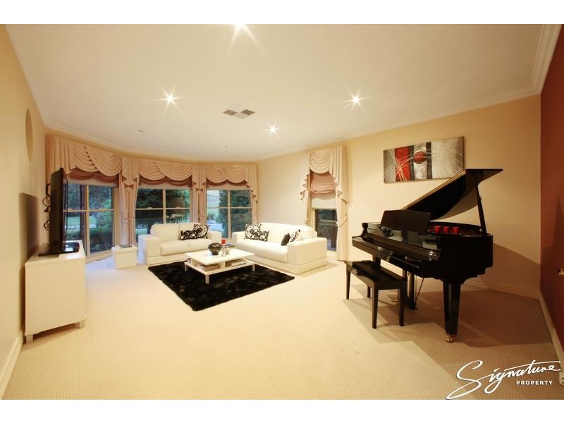 6 Gladesville Close, Lysterfield South VIC 3156