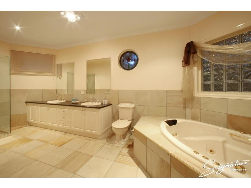 6 Gladesville Close, Lysterfield South VIC 3156