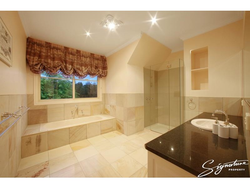 6 Gladesville Close, Lysterfield South VIC 3156