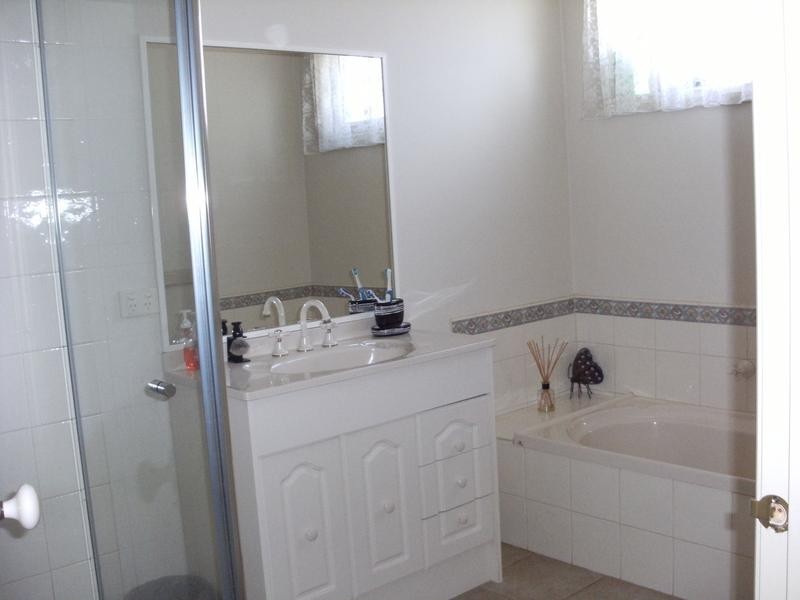 2/6 Bark Avenue, Rowville VIC 3178