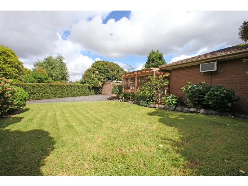 16 Lucerne Road, Ferntree Gully VIC 3156