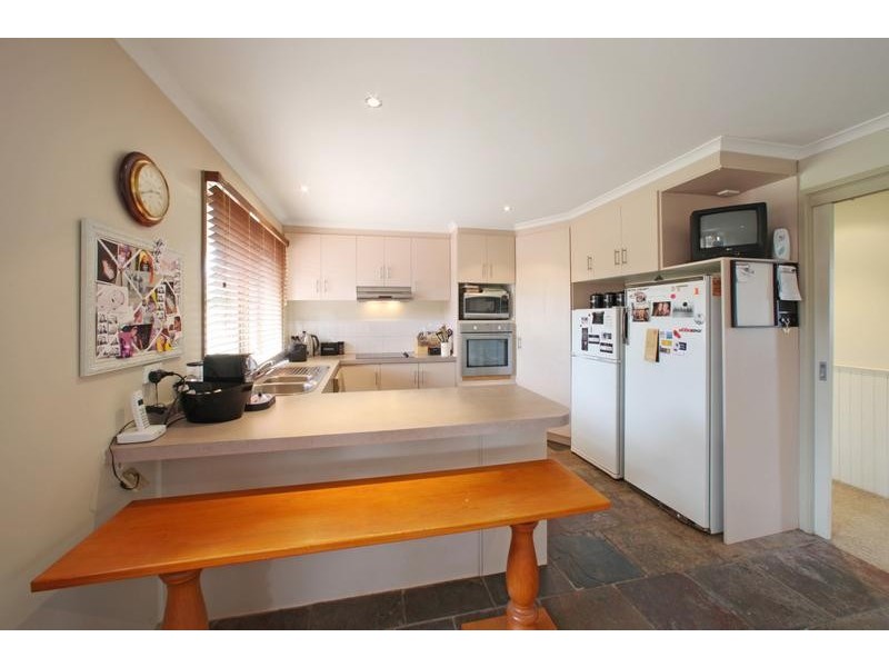 2 Bellfield Drive, Lysterfield VIC 3156