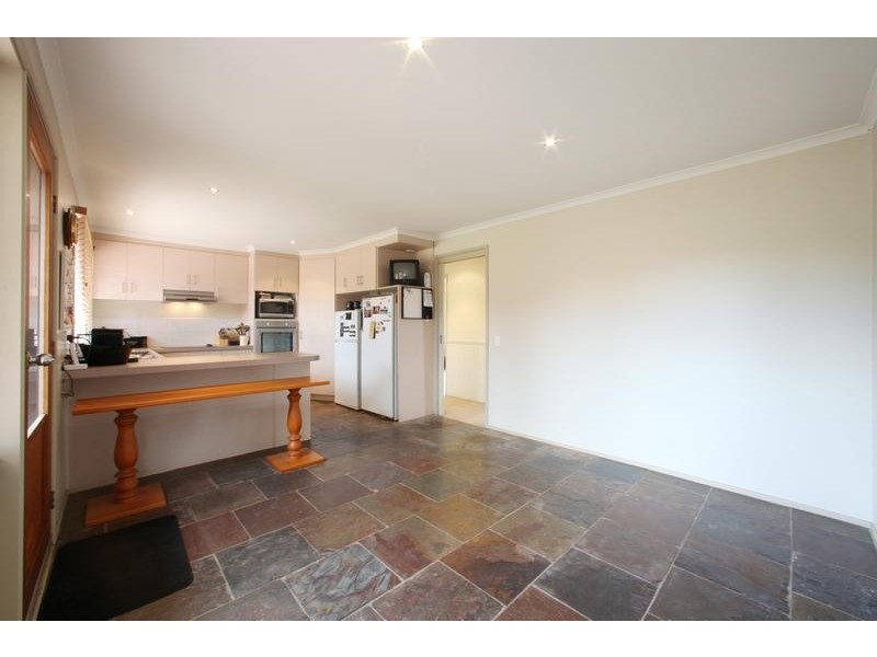 2 Bellfield Drive, Lysterfield VIC 3156