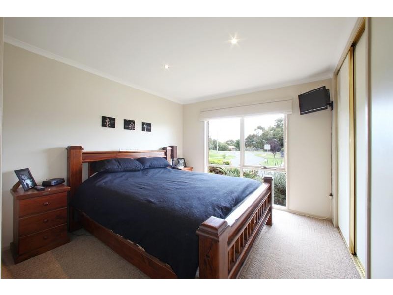 2 Bellfield Drive, Lysterfield VIC 3156