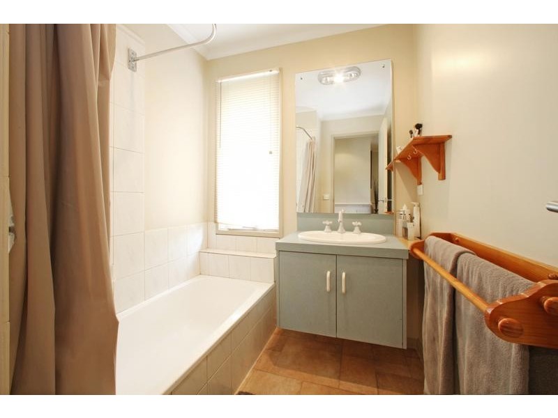 2 Bellfield Drive, Lysterfield VIC 3156